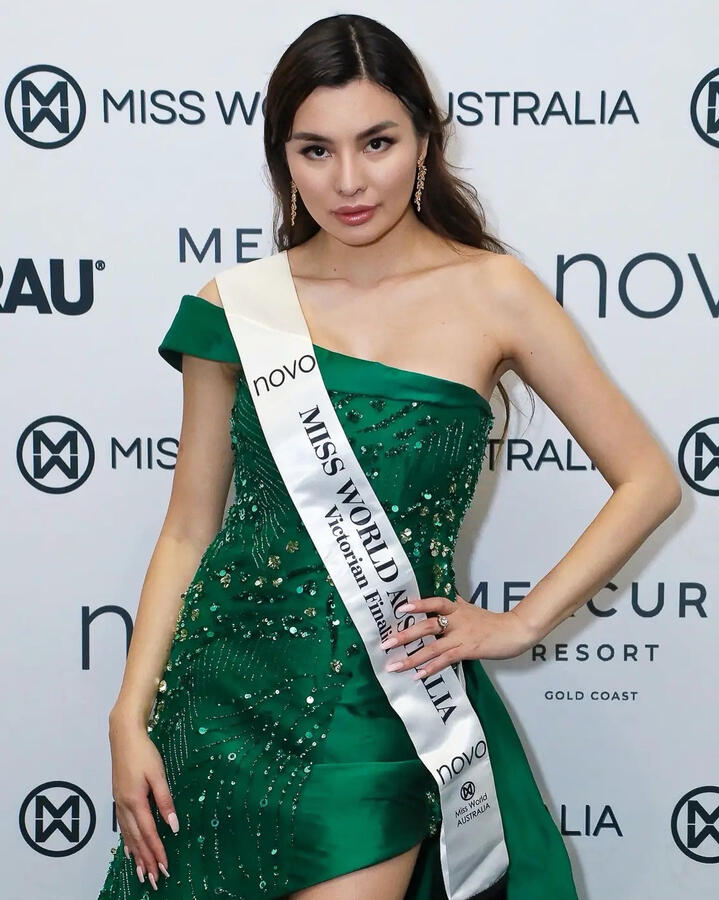 Leonor Louise Von Etonia Cheng Lenny Cheng posing in an emerald green dress with Miss World Australia sash at the official media wall.